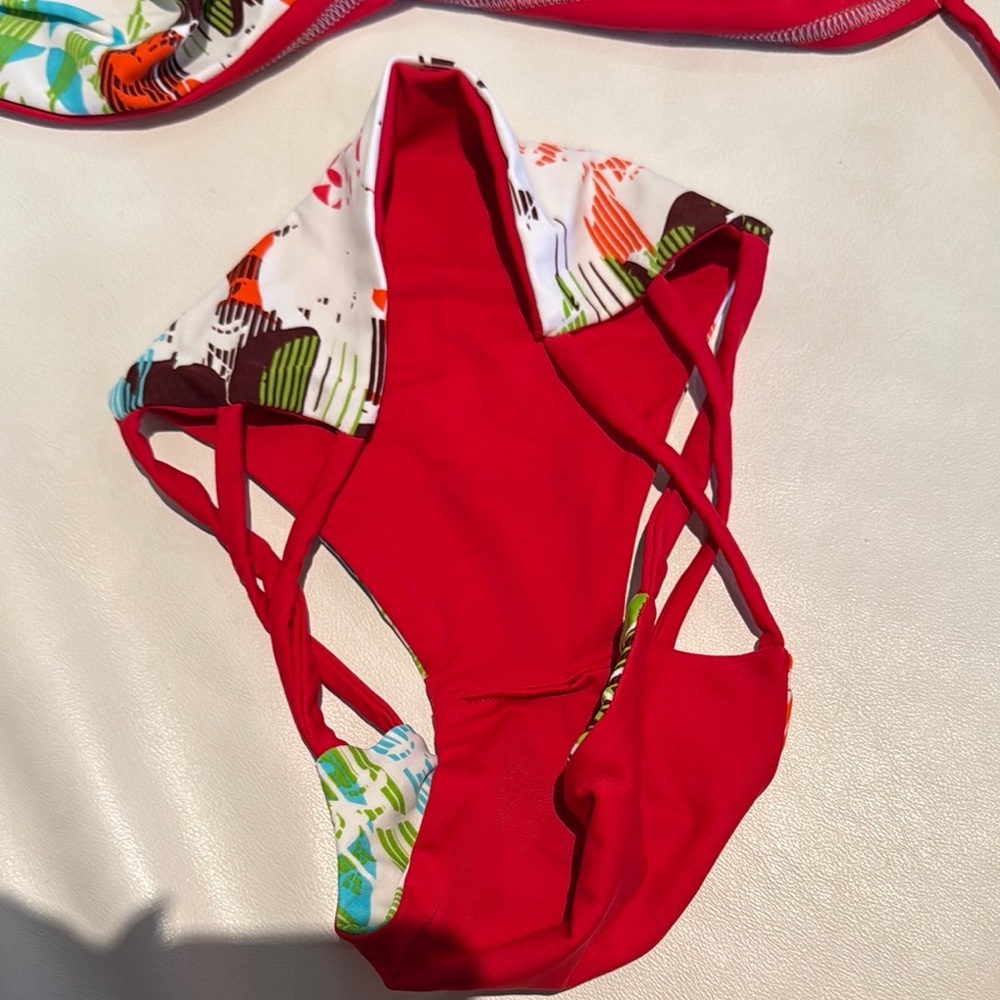 Women Small red tropical flowers bikini Swim Set with special stitching detail - Picture 5 of 9